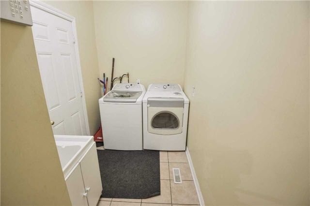 75 Iron Block Dr, Brampton, L7A0J1 | Image 2