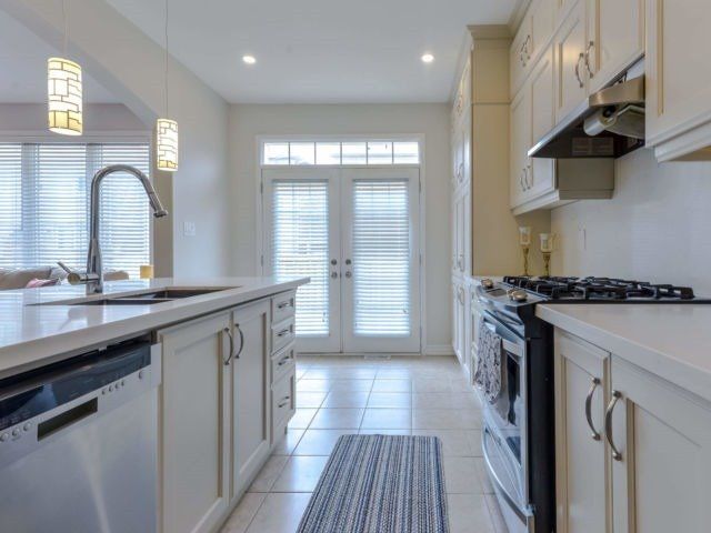 367 English Mill Crt, Milton, L9E0A7 | Image 2