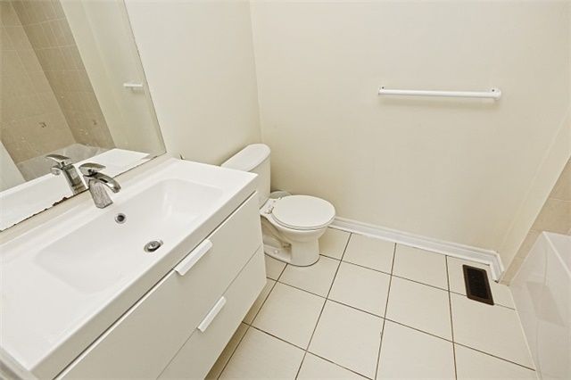 63 Lorenzo Circ, Brampton, L6R3N4 | Image 2