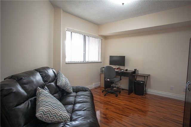 625 - 1000 Cedarglen Gate, Mississauga, L5C3Z5 | Image 2