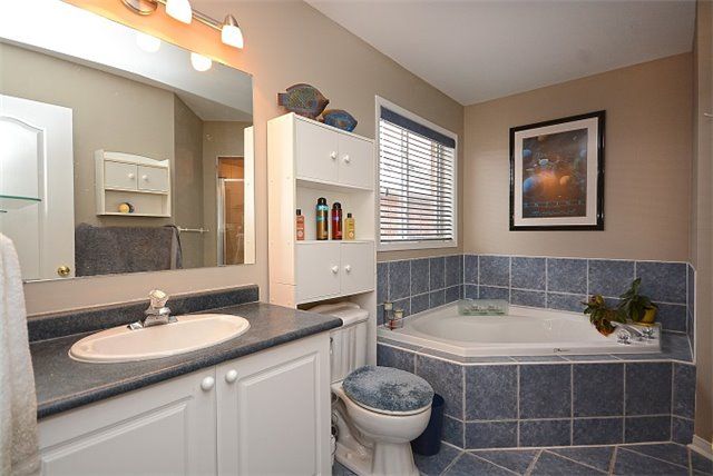 82 Belmont Blvd, Halton Hills, L7G6E7 | Image 2