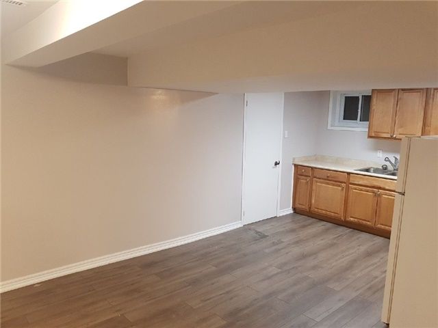 1326 Meredith Ave, Mississauga, L5E 2E7 | Image 3