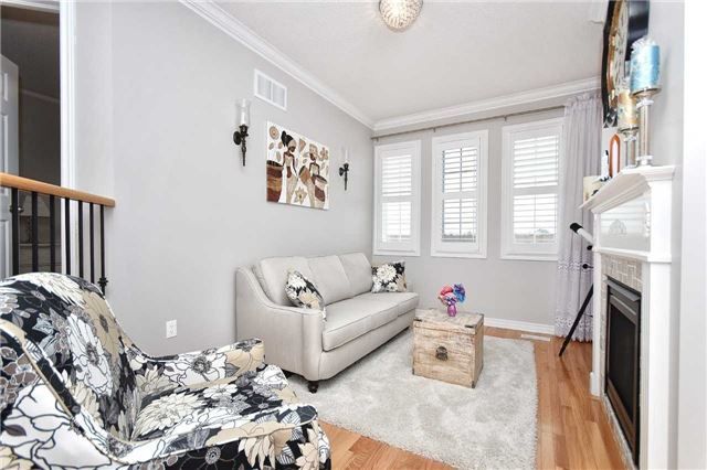 895 Transom Cres, Milton, L9T8K7 | Image 2