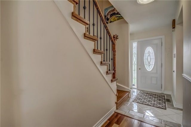 439 Bluesky Cres, Mississauga, L5R2R9 | Image 3