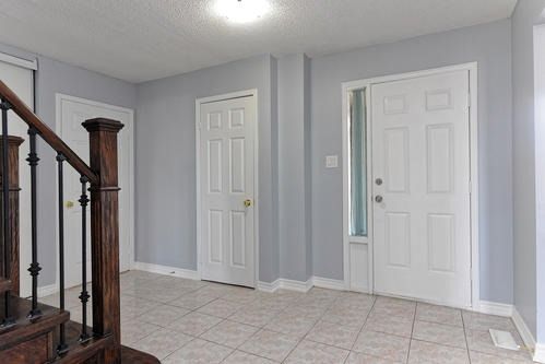 1 Donaldson Dr, Brampton, L6Y3G7 | Image 3