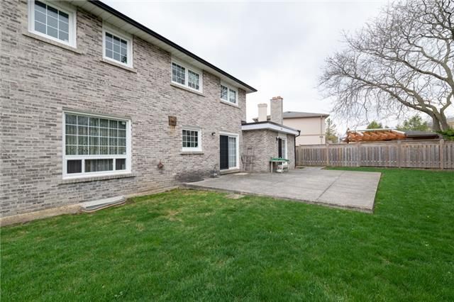 2427 Ravensthorpe Cres, Mississauga, L5C2Y4 | Image 2