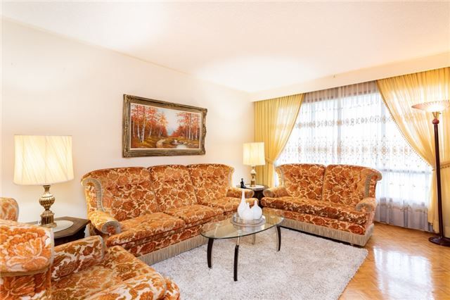 2427 Ravensthorpe Cres, Mississauga, L5C2Y4 | Image 3