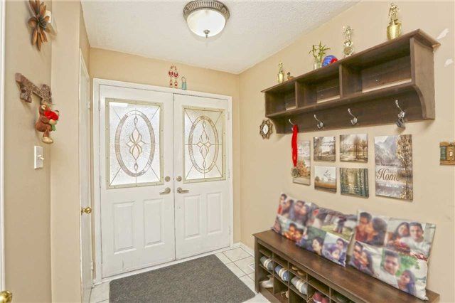26 Goldenlight Circ, Brampton, L6X 4N6 | Image 2