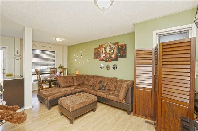26 Goldenlight Circ, Brampton, L6X 4N6 | Image 3