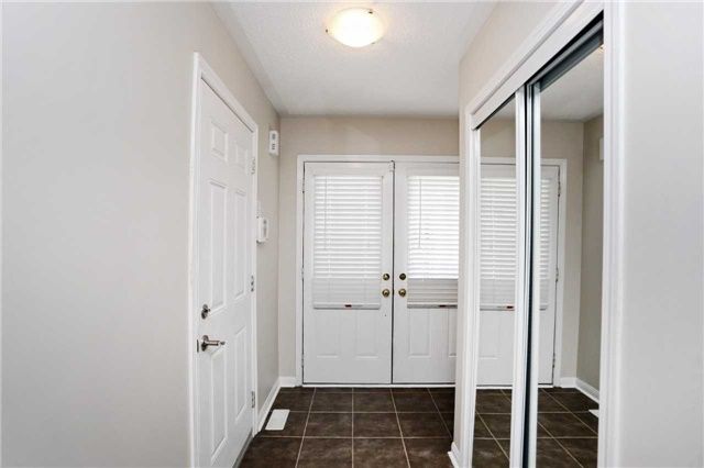 4 Parisian Rd, Brampton, Lop2S8 | Image 2