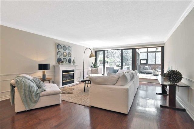 201 - 100 Lakeshore Rd E, Oakville, L6J2B7 | Image 3