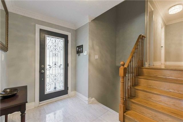 9 Del Ria Dr, Toronto, M6L 1L9 | Image 3