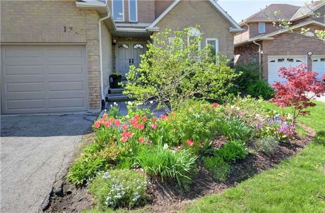 1328 Eddie Shain Dr, Oakville, L6J7C9 | Image 2