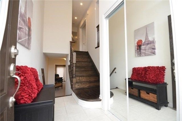 101 Mccleave Cres, Brampton, L6Y4Y9 | Image 3