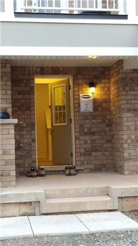 114 Frost Crt, Milton, L9E 1G4 | Image 2