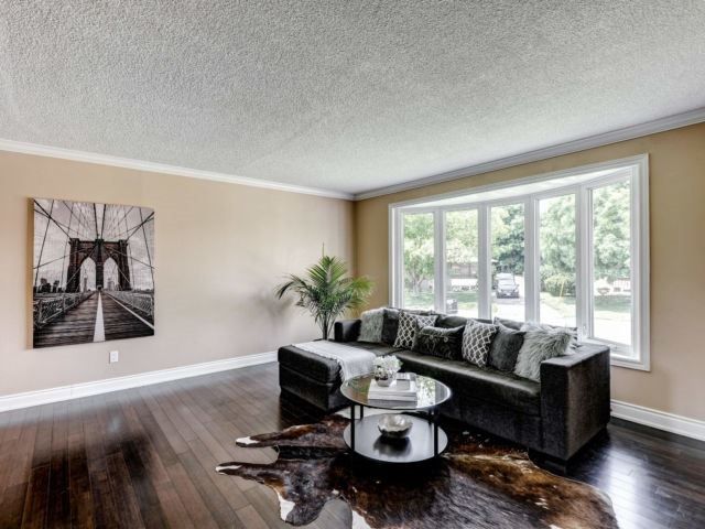 26 Alexandria Cres, Brampton, L6T1N3 | Image 2