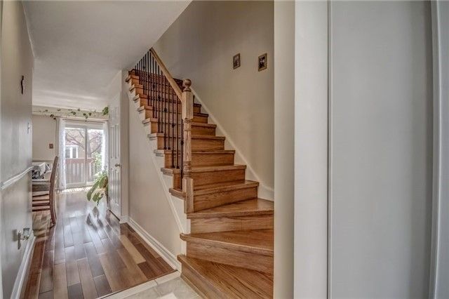 439 Bluesky Cres, Mississauga, L5R2R9 | Image 2
