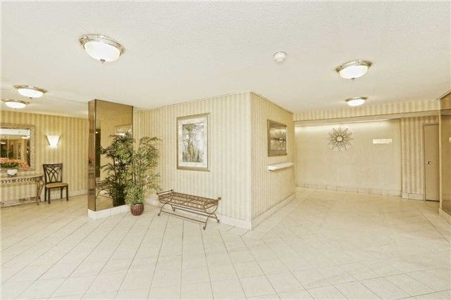 304 - 18 Knightsbridge Rd, Brampton, L6T3X5 | Image 3