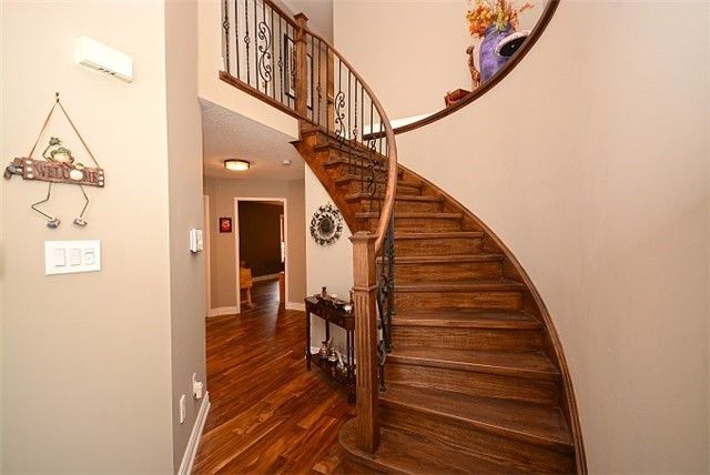 82 Belmont Blvd, Halton Hills, L7G6E7 | Image 2