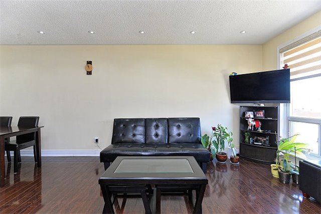 65 Newstead Cres, Brampton, L6V2A8 | Image 3