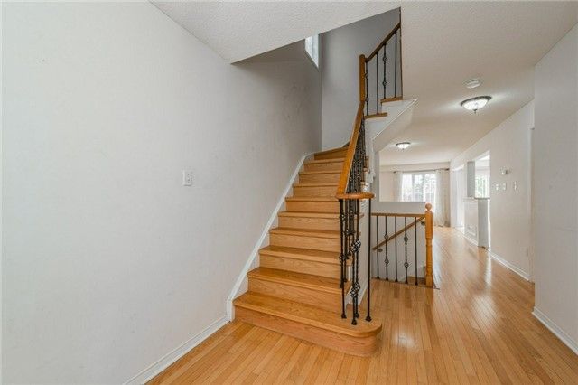 82 Twin Pines Cres, Brampton, L7A1M8 | Image 2