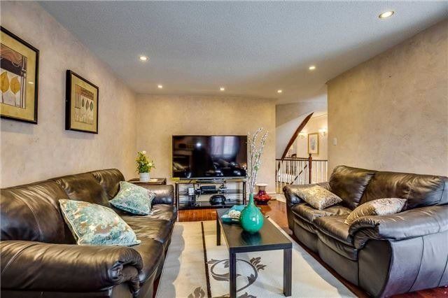 5237 Floral Hill Cres, Mississauga, L5V1V4 | Image 2