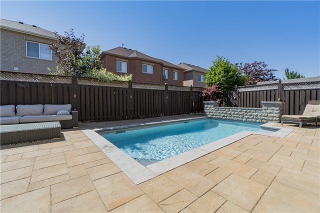 1130 Little Cres, Milton, L9T6T2 | Image 2