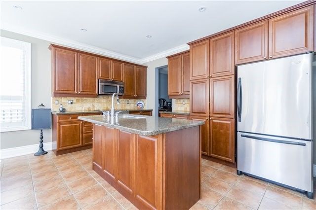 1130 Little Cres, Milton, L9T6T2 | Image 3