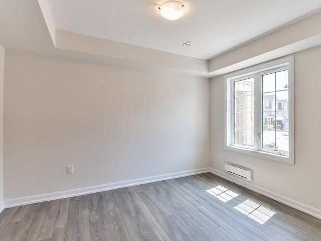 206 Ellen Davidson Dr, Oakville, L6M0V1 | Image 2