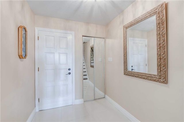 42 Gulliver Cres, Brampton, L6S1S9 | Image 3