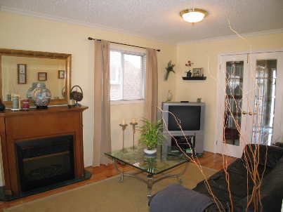 2453 Strathmore Cres, Mississauga, L5M5K9 | Image 2