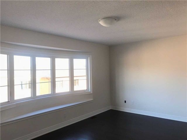 16 Lyle Way, Brampton, L6X5P8 | Image 3