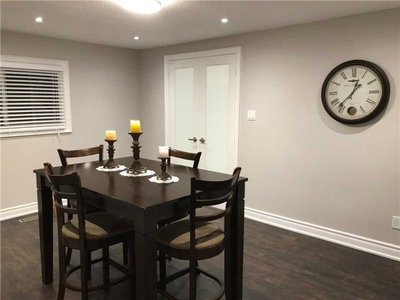Semi-Detached House leased at 1449 Ithaca Court, Mississauga, Ontario, L5J4L1 - Clarkson - MLS: W4206012