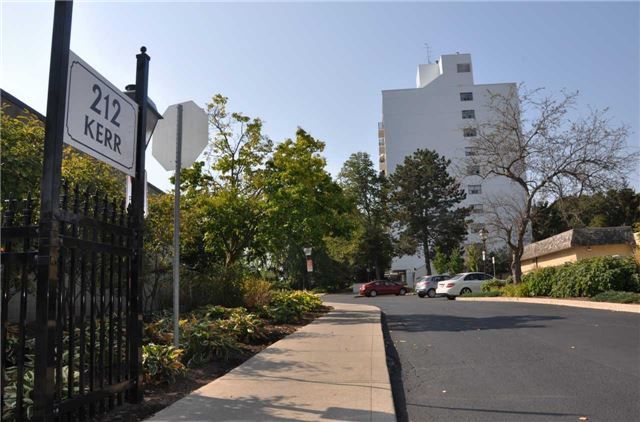 404 - 212 Kerr St, Oakville, L6K3B1 | Image 2