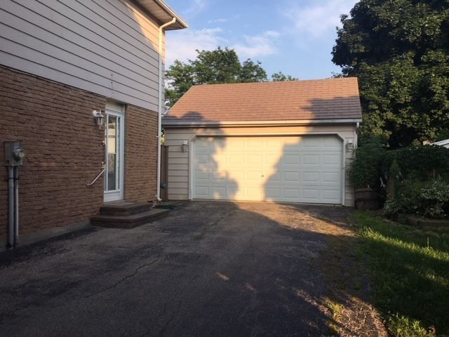 2212 Urwin Cres, Oakville, L6L 2T2 | Image 3