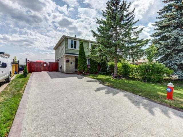 42 Gulliver Cres, Brampton, L6S1S9 | Image 3