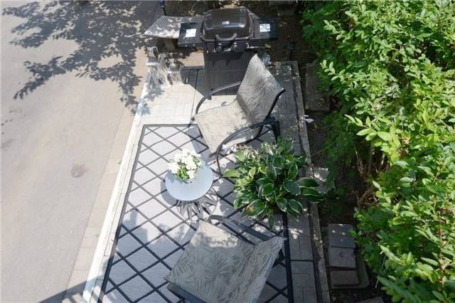 18 Peterson Crt, Brampton, L6Z1K6 | Image 2