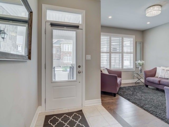 1190 Mceachern Crt, Milton, L9E1E5 | Image 2