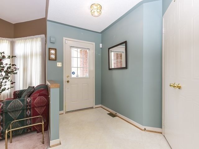 22 Lawton Crt, Orangeville, L9W4X4 | Image 3