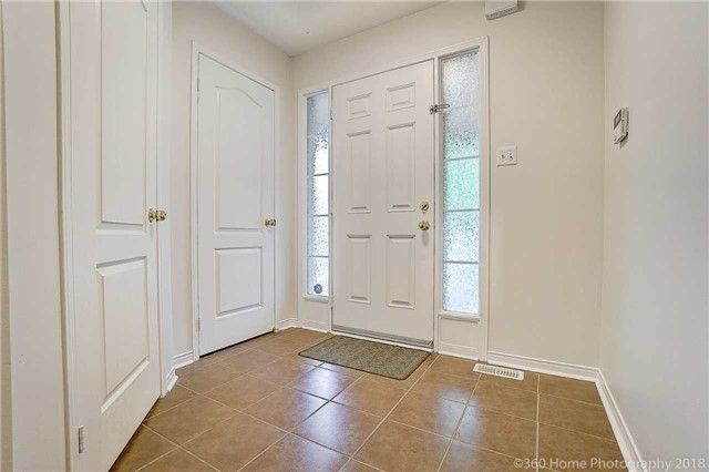 120 Crown Victoria Dr, Brampton, L7A3X9 | Image 2