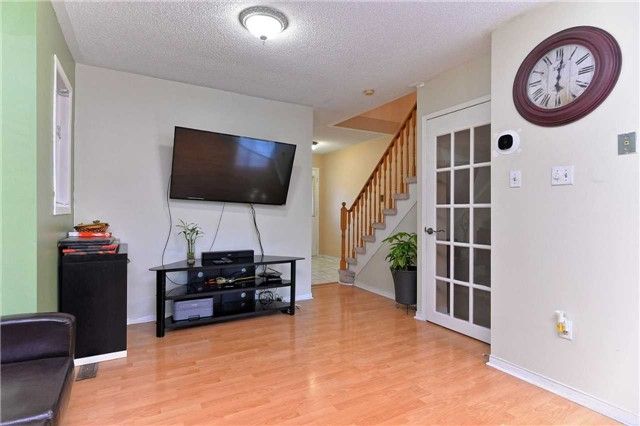 26 Goldenlight Circ, Brampton, L6X 4N6 | Image 3