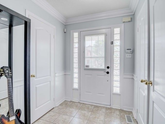 12 Bramfield St, Brampton, L7A2W3 | Image 3