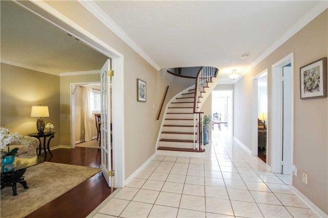 33 Hutton Cres, Caledon, L7C 1A3 | Image 2