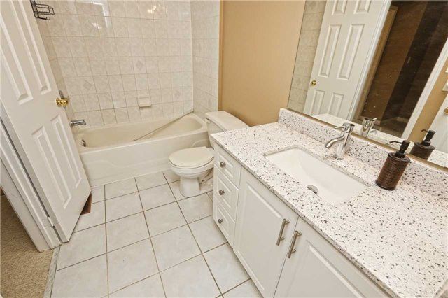 19 - 2 Clay Brick Crt, Brampton, L6V4M7 | Image 2