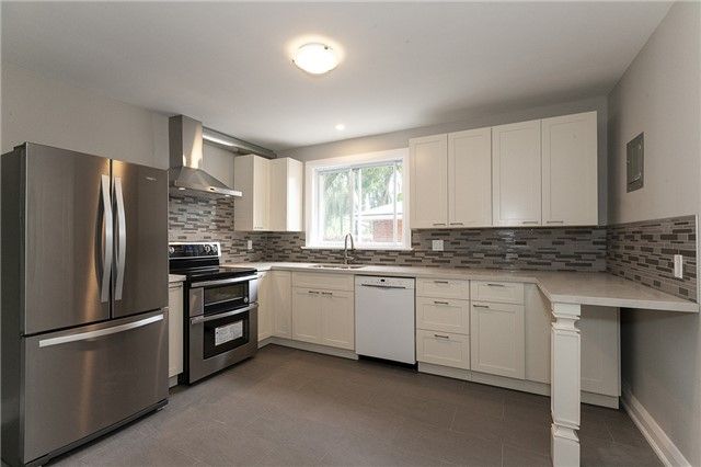 19 Broadview Ave, Mississauga, L5H2S8 | Image 2