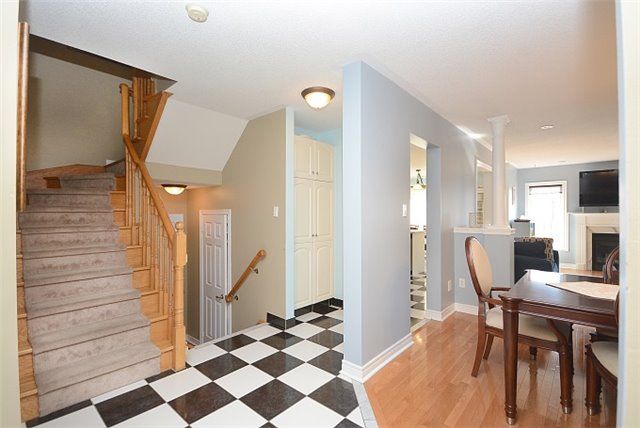 812 Knotty Pine Grve, Mississauga, L5W1K2 | Image 3