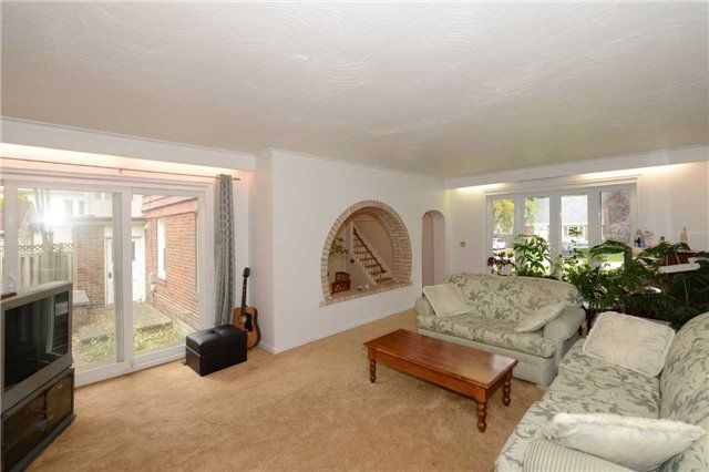 4 Old Oak Rd, Toronto, M9A2V8 | Image 2