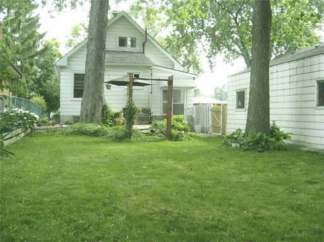 1038 Edgeleigh Ave, Mississauga, L5E2G1 | Image 2