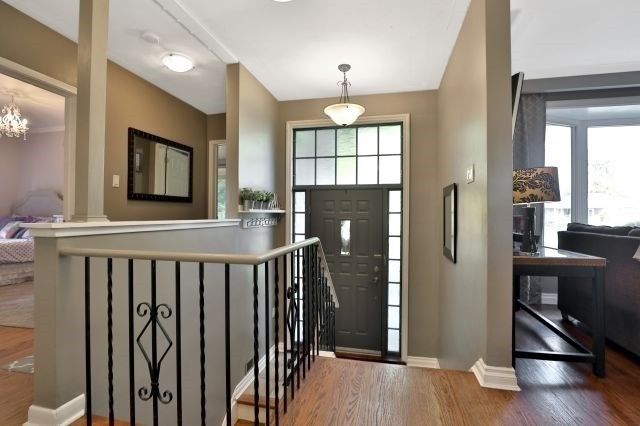 602 Stephens Cres, Oakville, L6K1Y3 | Image 2