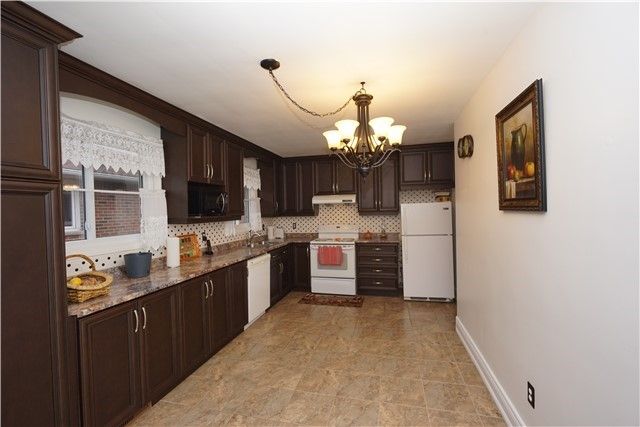 33 Prouse Dr, Brampton, L6V3A3 | Image 2